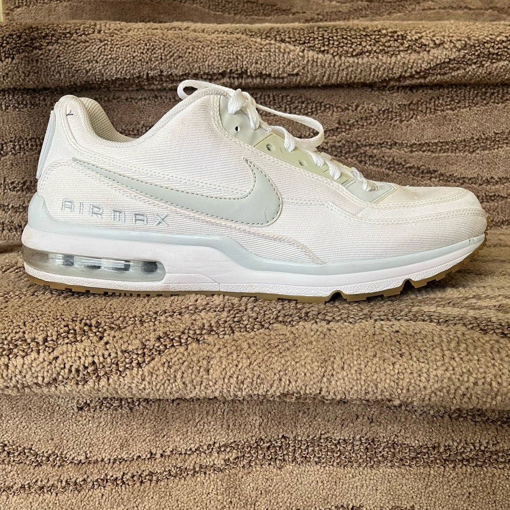 Nike 🎉Mens white Air Max Sneakers 🎉🎉Size 12